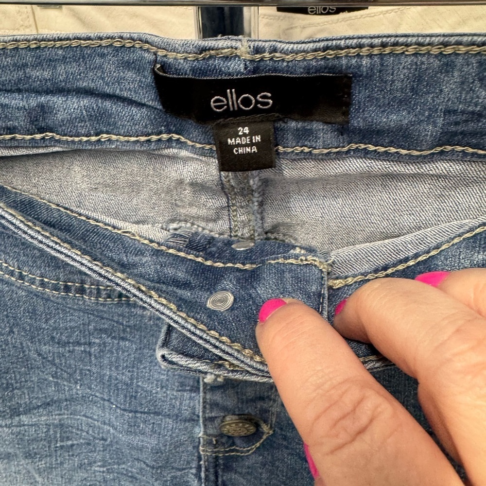 Ellos | 5 Button Bermuda Shorts in Medium Wash | size 24 - Picture 3 of 4
